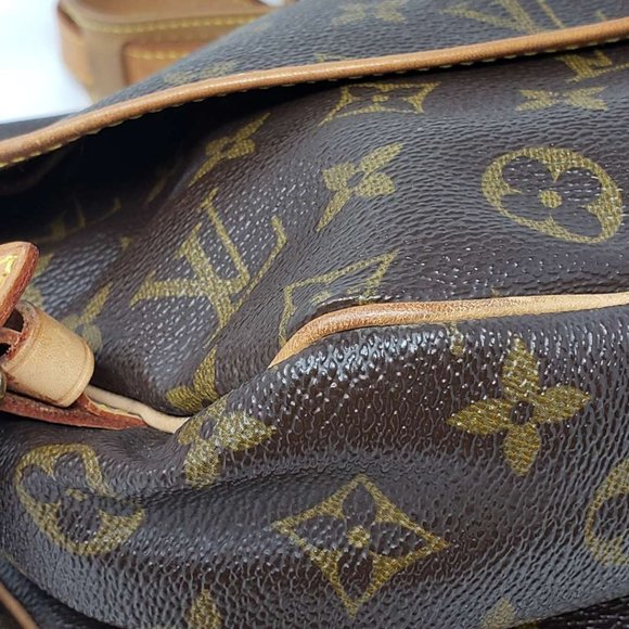 Auth Louis Vuitton Monogram Saumur 30 Crossbody - Picture 8 of 16